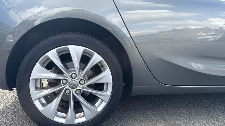 Vauxhall Astra 1.4T 16V 125 Design 5dr Petrol Hatchback